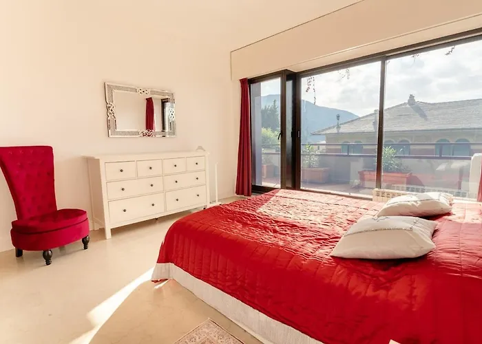 8 Beds In 300 Mt From The Sea *